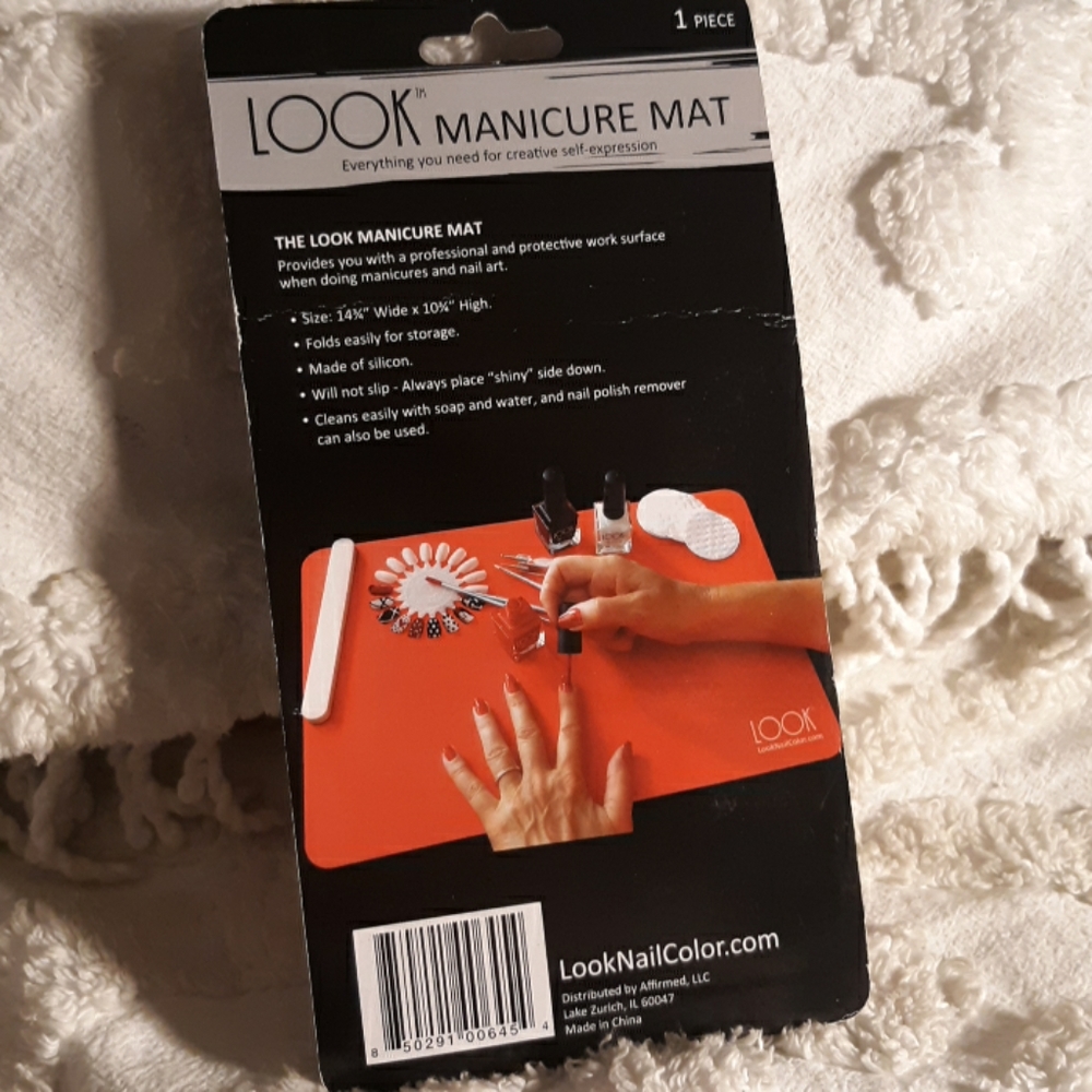 Look Manicure Mat - Picture 2 of 2